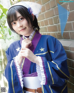 A woman in a white and pink kimono is posing for a magazine.